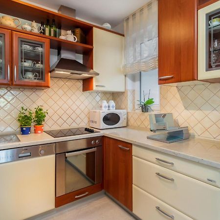 1 Bedroom Awesome Apartment In Kampor Εξωτερικό φωτογραφία