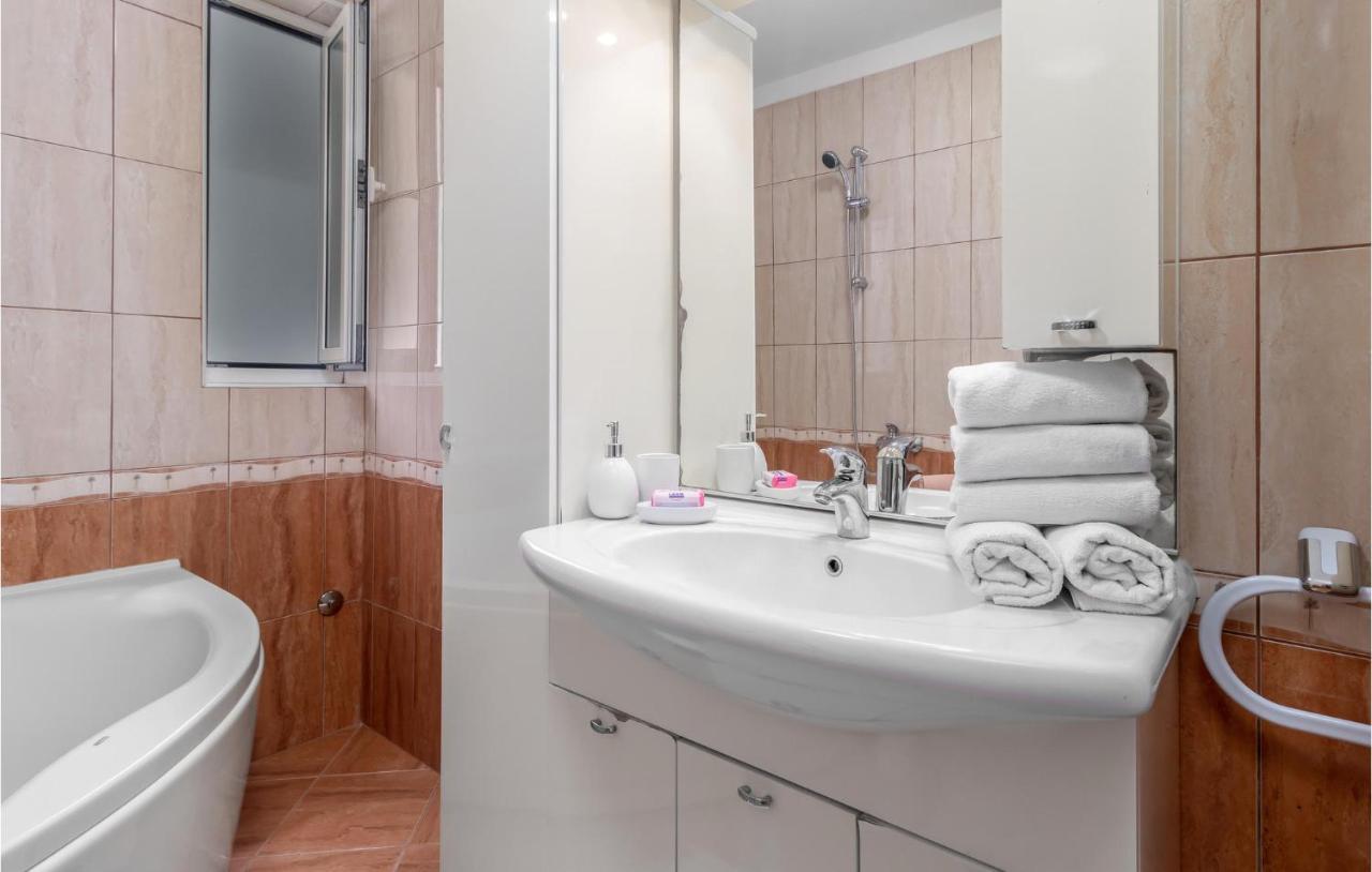 1 Bedroom Awesome Apartment In Kampor Εξωτερικό φωτογραφία