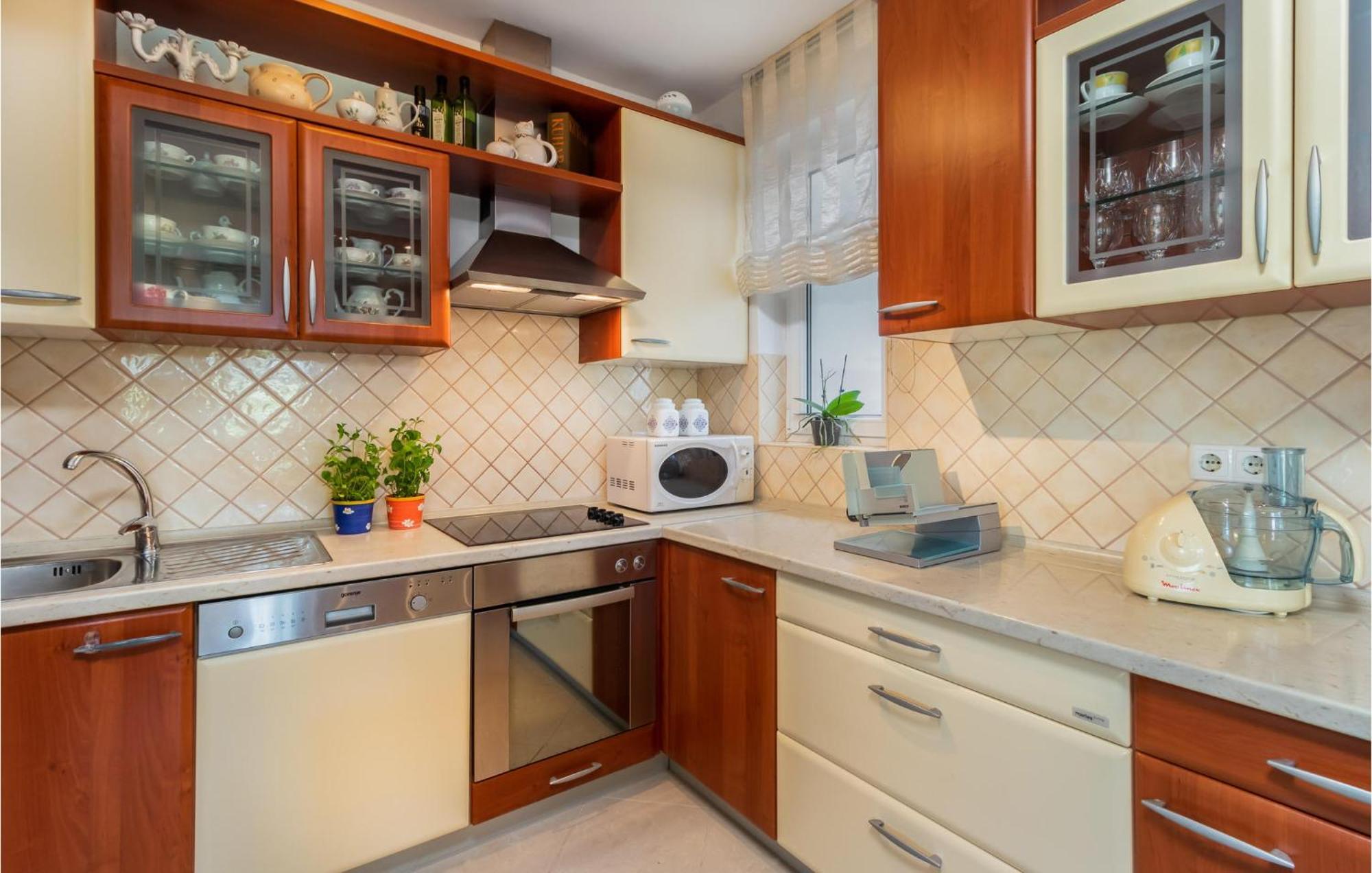 1 Bedroom Awesome Apartment In Kampor Εξωτερικό φωτογραφία